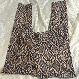 Lici fit fit scrunch bottom high waisted size medium